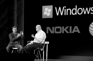 最后一次参展，鲍尔默的演讲没有爆料，缺乏激情，他更多讲的是Windows手机。